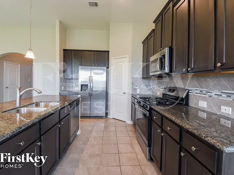 8423 Montego Bay Dr — Photo 5
