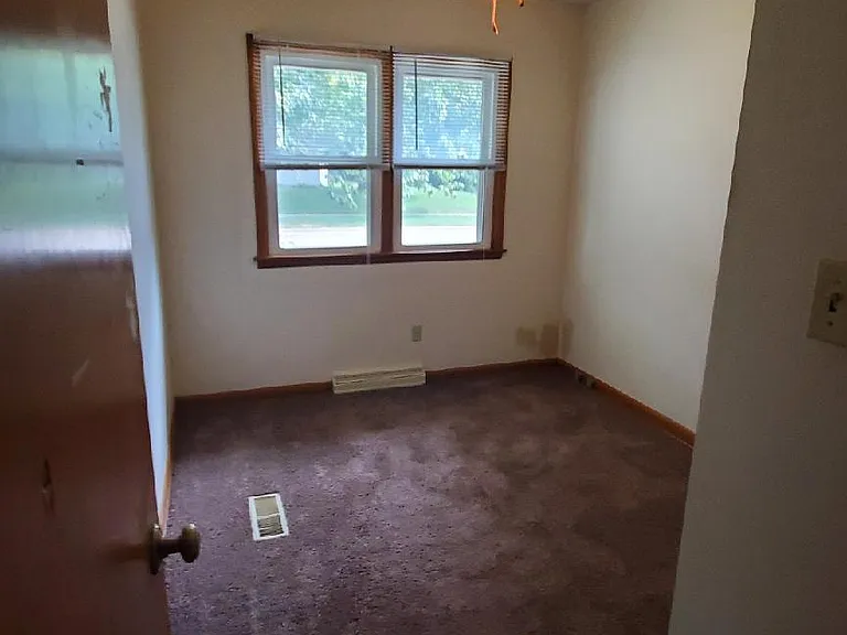712 E Seerley Blvd — Photo 5