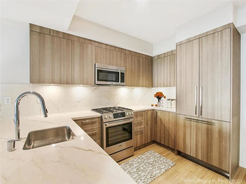 1st image of 1825 N Las Palmas Ave #5153025