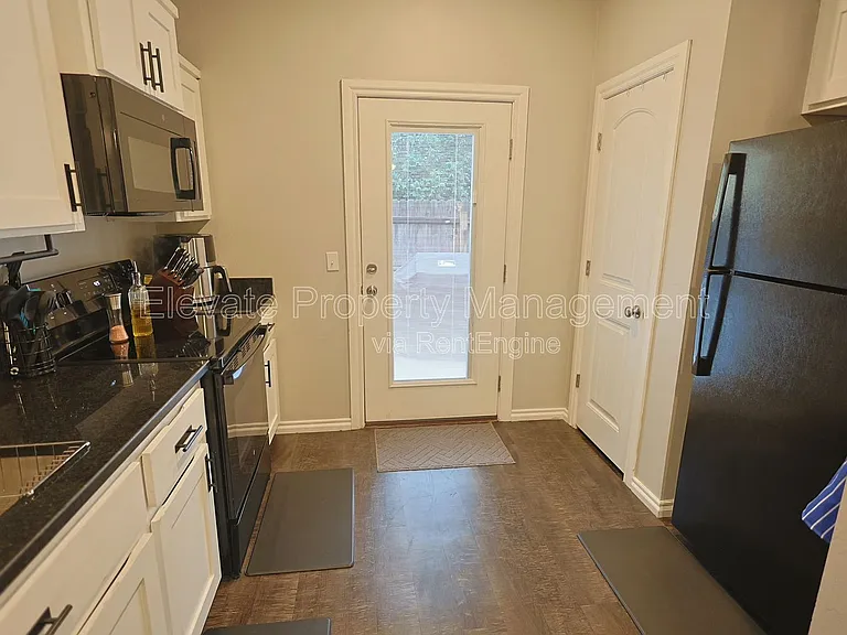 1009 SW 91st St — Photo 8