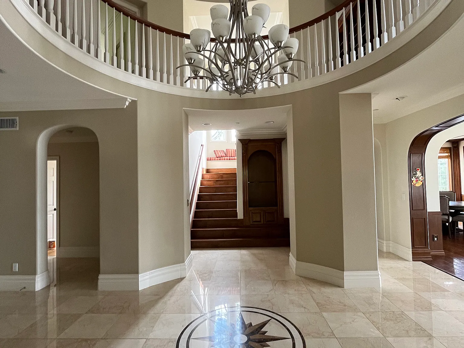 5 bed, 4333 sqft, $9,900 — Photo 3