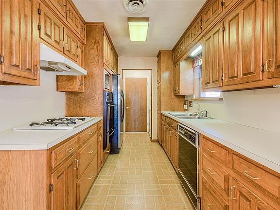5th image of 10338 Mapleridge Dr