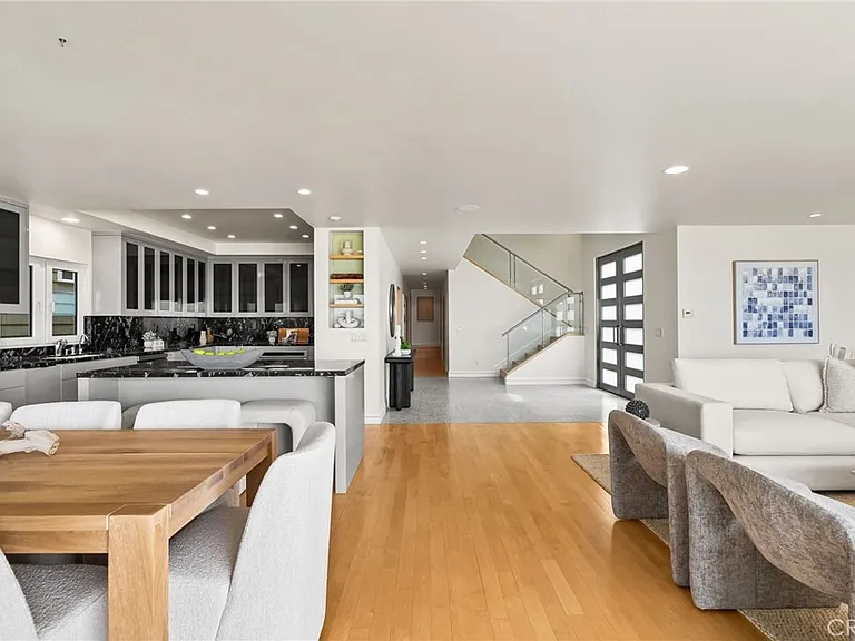 1554 E Oceanfront — Photo 7