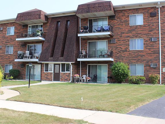 3rd image of 5701 W 129th St APT 1B