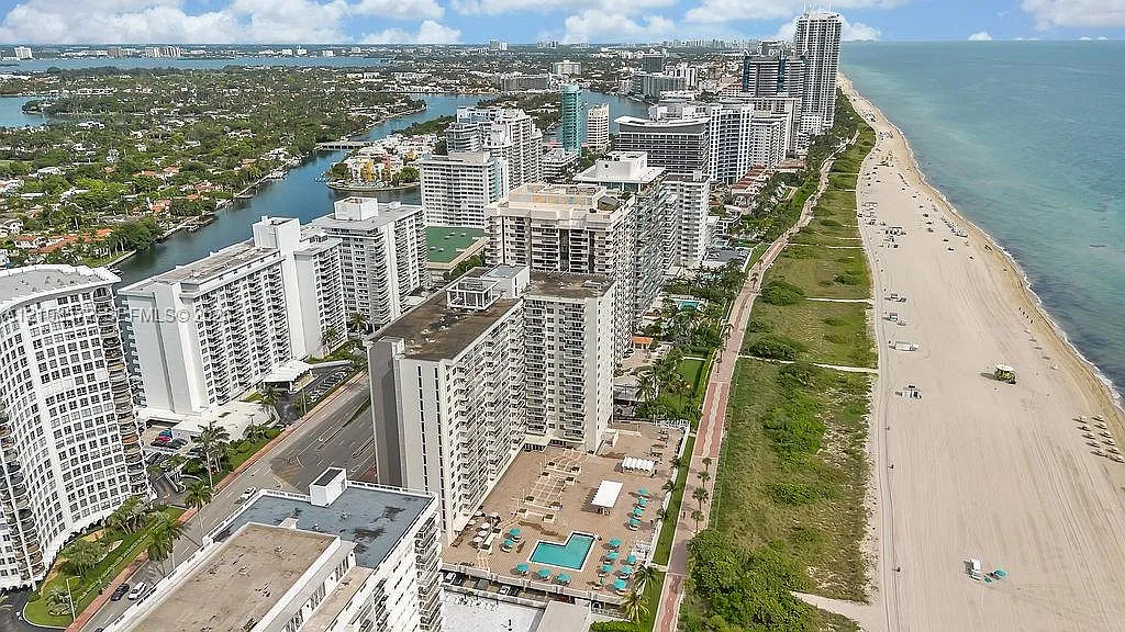 Arlen Beach Condo — Photo 1