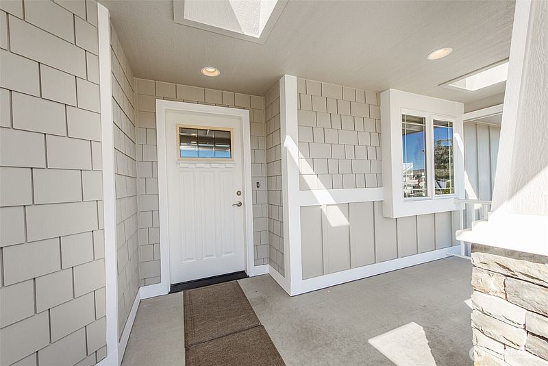 3rd image of 997 N Minstrel Road
