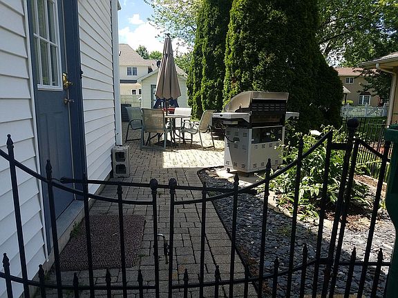 5th image of 410 E 4th St