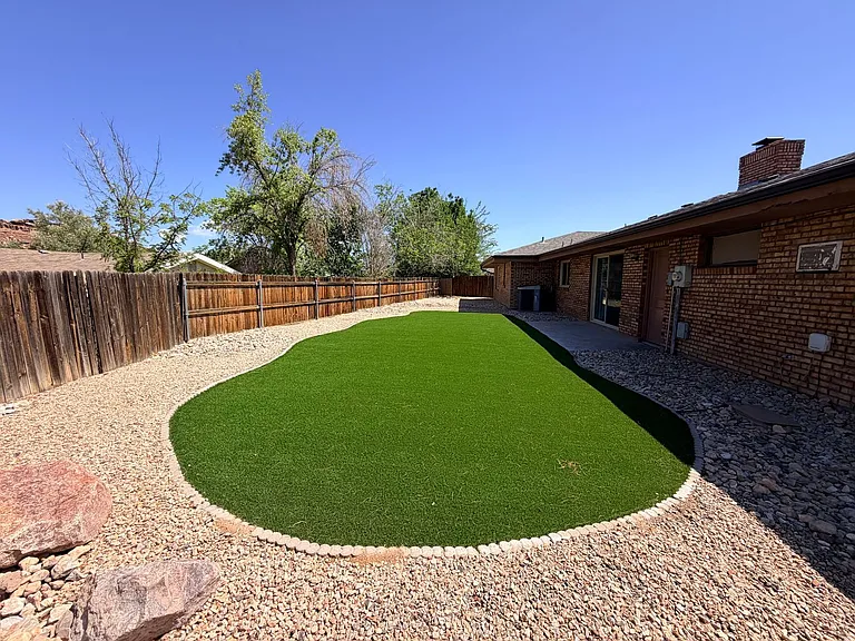 1035 Red Bud Cir — Photo 22