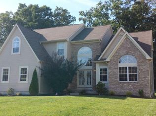 108 Pine Cone Ct, Sicklerville, NJ 08081