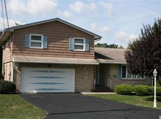 1443 Peiffers Ln, Steelton, PA 17113