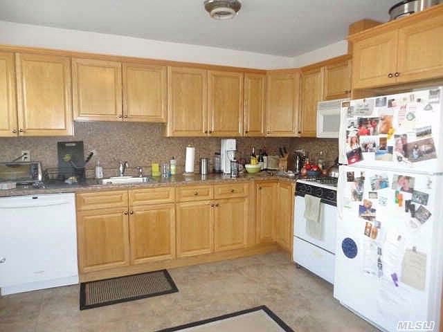 2nd image of 117 Bayview Ave APT 2B