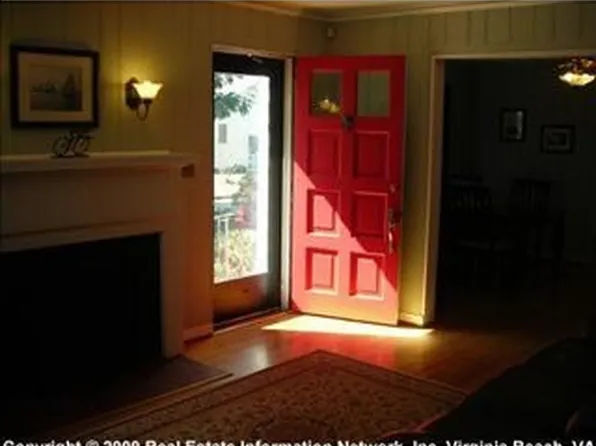 160 Dover Cir, Norfolk, VA 23505