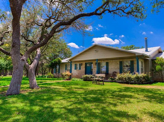 3rd image of 108 Winding Oak Dr