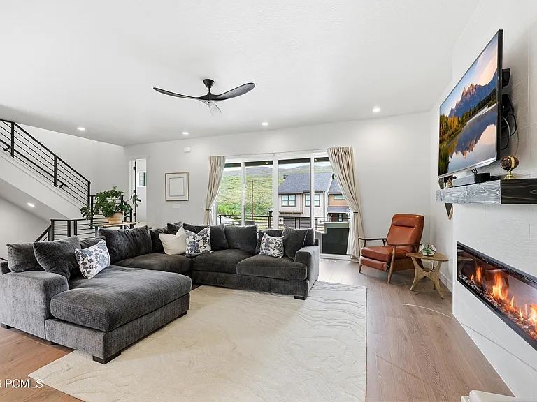 519 W Ascent Dr — Photo 14