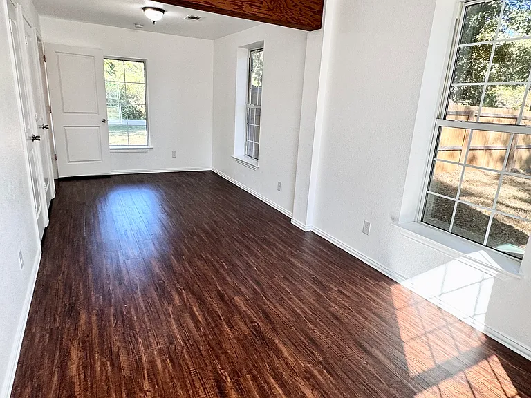 921 Bradleys Bnd — Photo 15