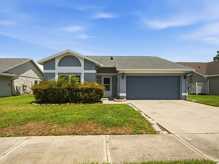 12118 Dickenson Ln — Photo 2