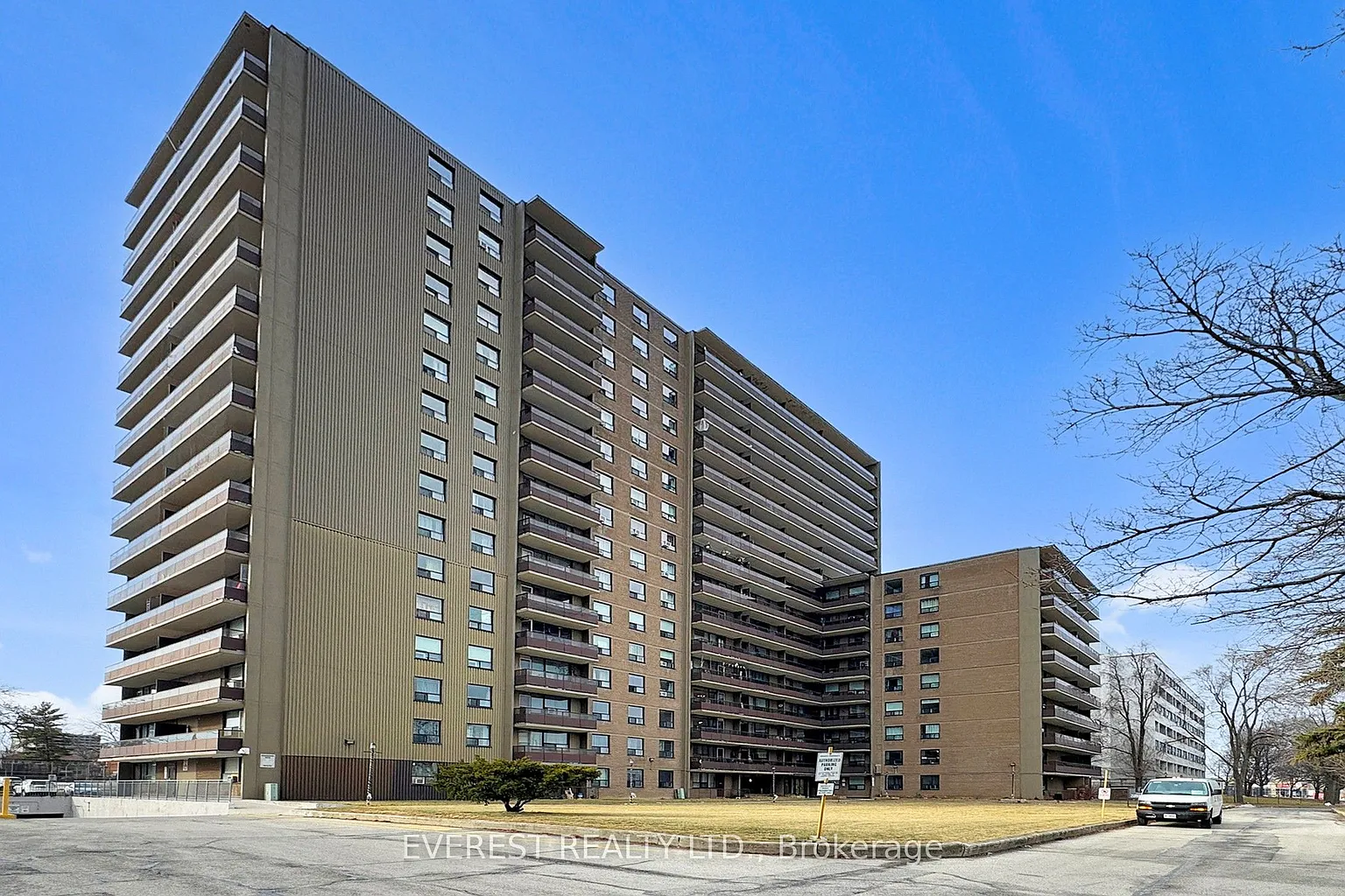 180 Markham Rd Unit 906 photo 1