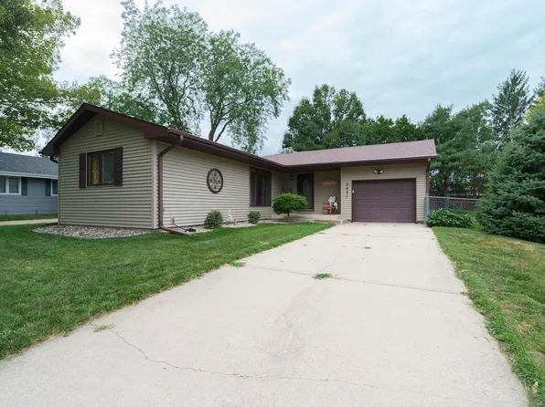2827 S Paxton St, Sioux City, IA 51106