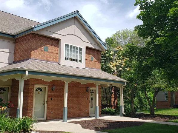 18950 Toldt Woods Dr, Brookfield, WI 53045
