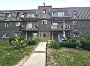 568 Fairway View Dr #4-2J, Wheeling, IL 60090