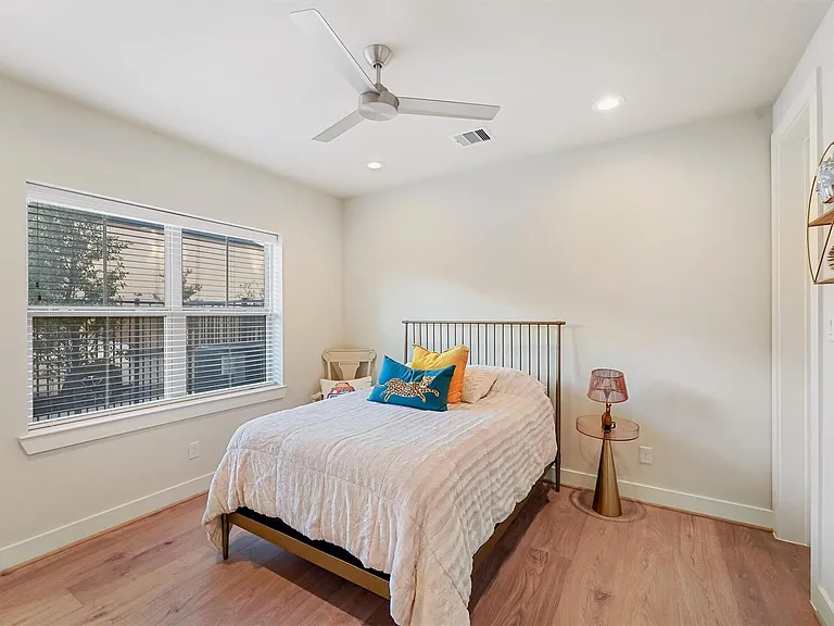 5209 Allen St #I — Photo 4