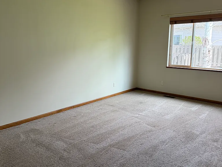 246 S Hanley Ave — Photo 10