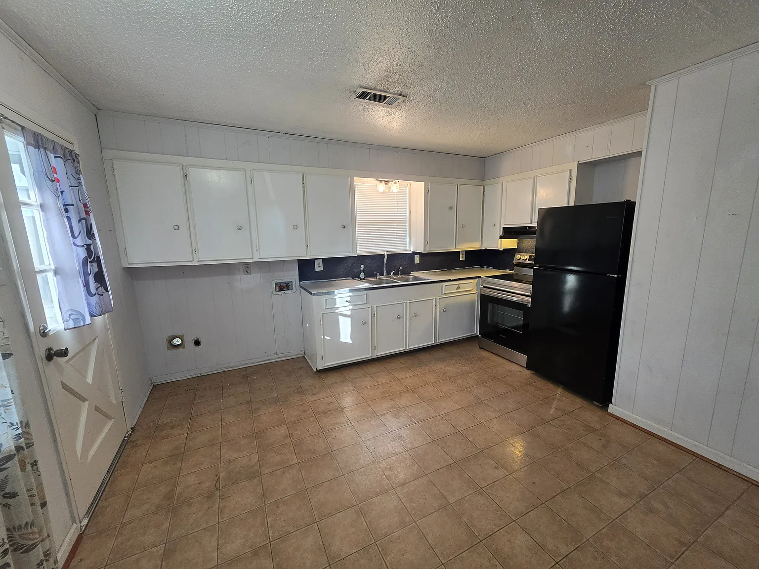 2 bed, 790 sqft, $1,350 — Photo 2