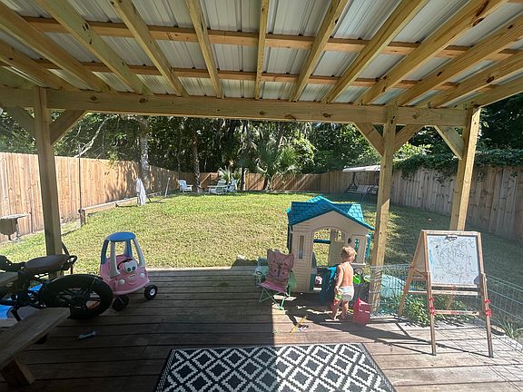 4th image of 332 Saint George Ave