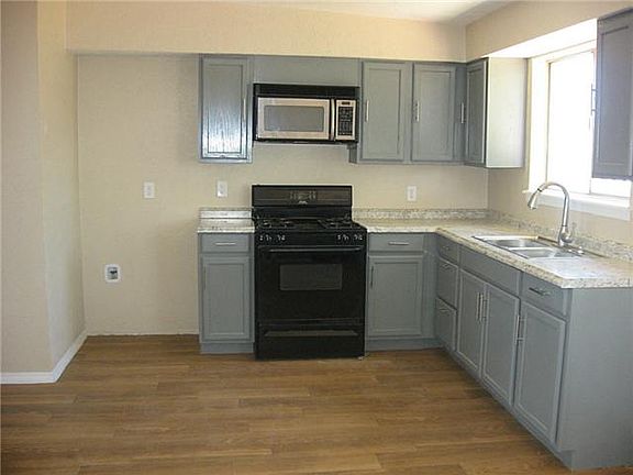 2nd image of 10417 Mackinaw St