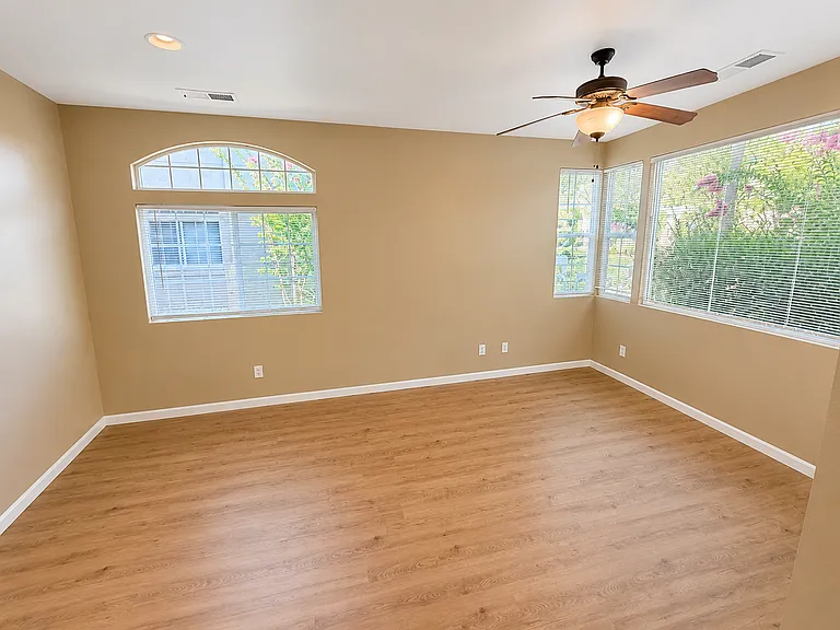 Hartford Square Apartments — Photo 8