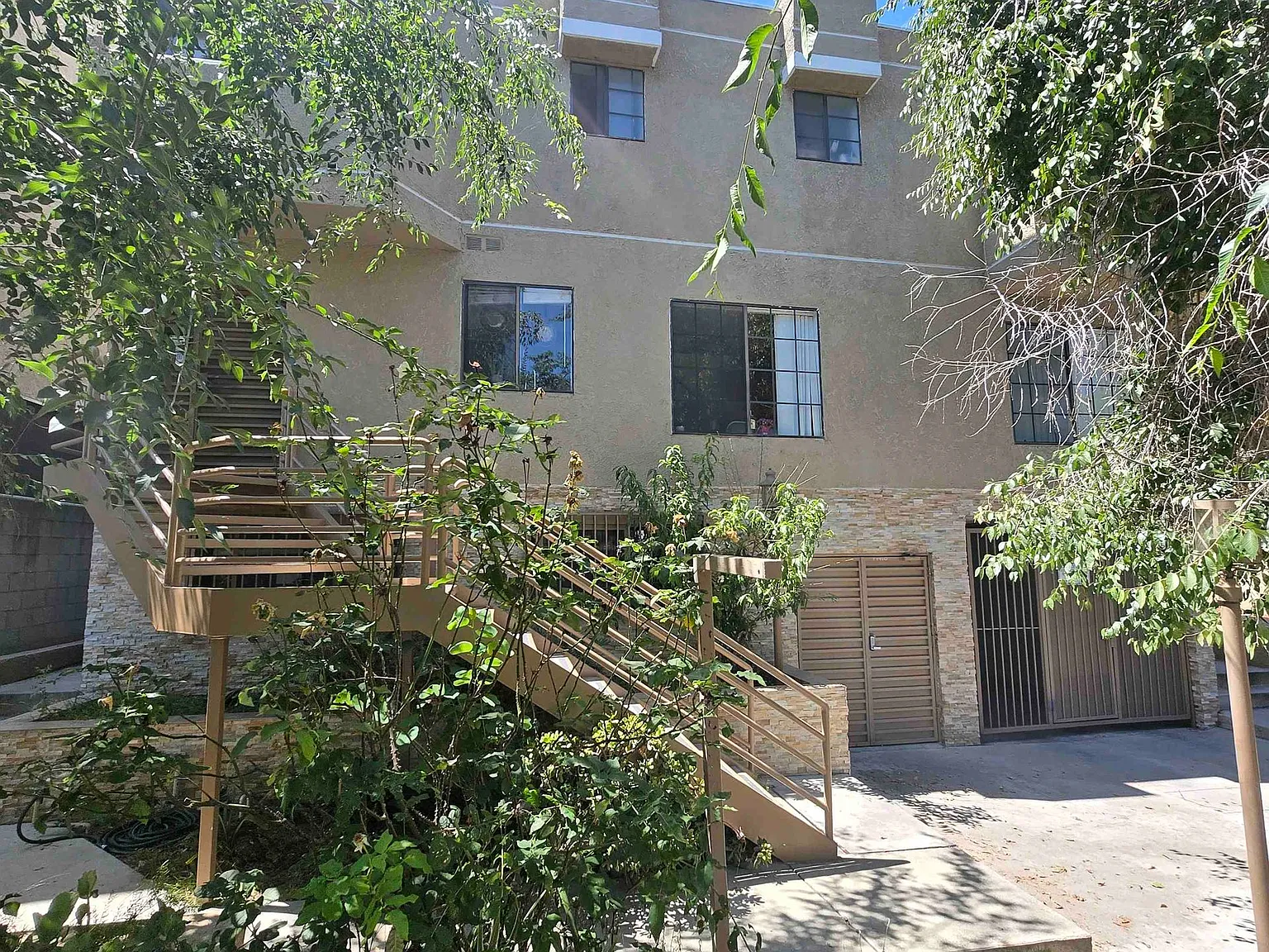 Sherman Oaks Area apartment close to local shops and Restaurants — Photo 1