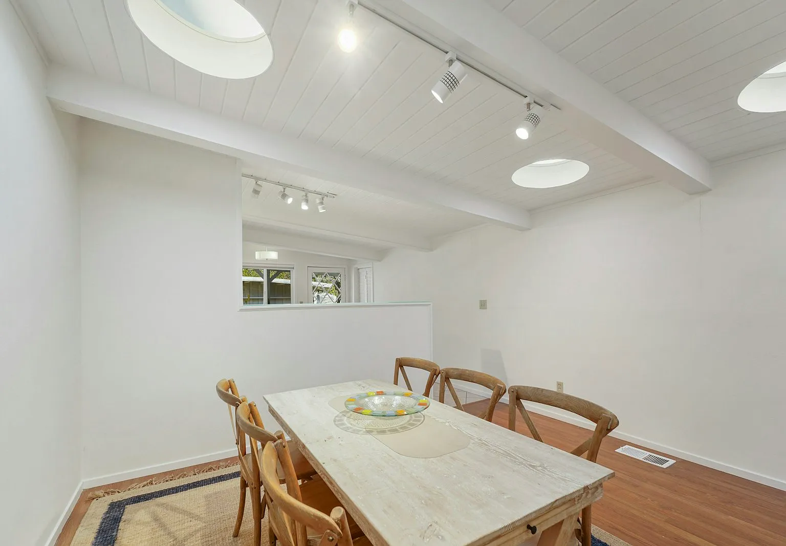 22 Arch Way — Photo 4