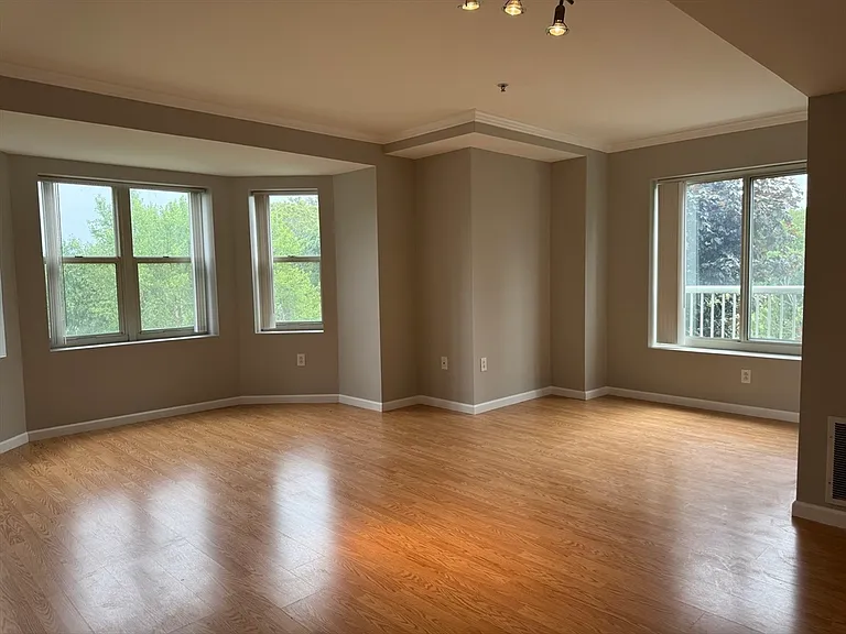 1 Cityview Ln #213 — Photo 2