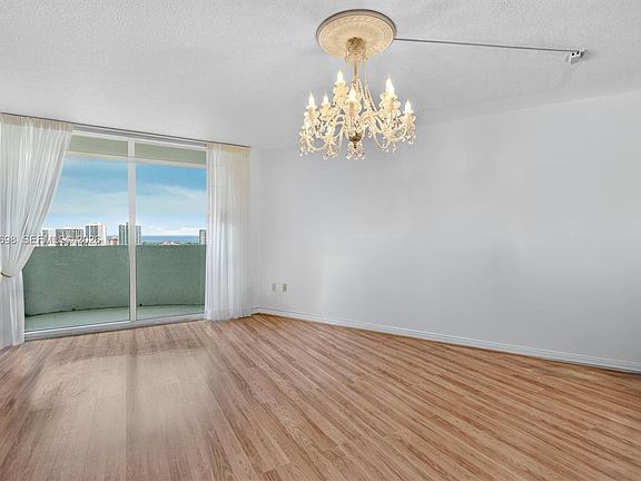 5th image of 19501 W Country Club Dr APT 2401