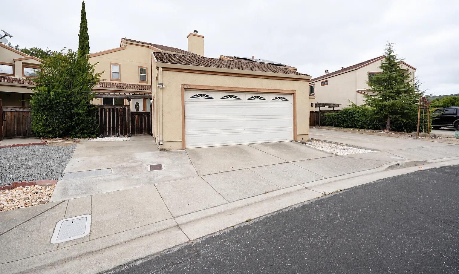 3 bed, 2.5 bath, 2168 sqft, $4,200 — Photo 2