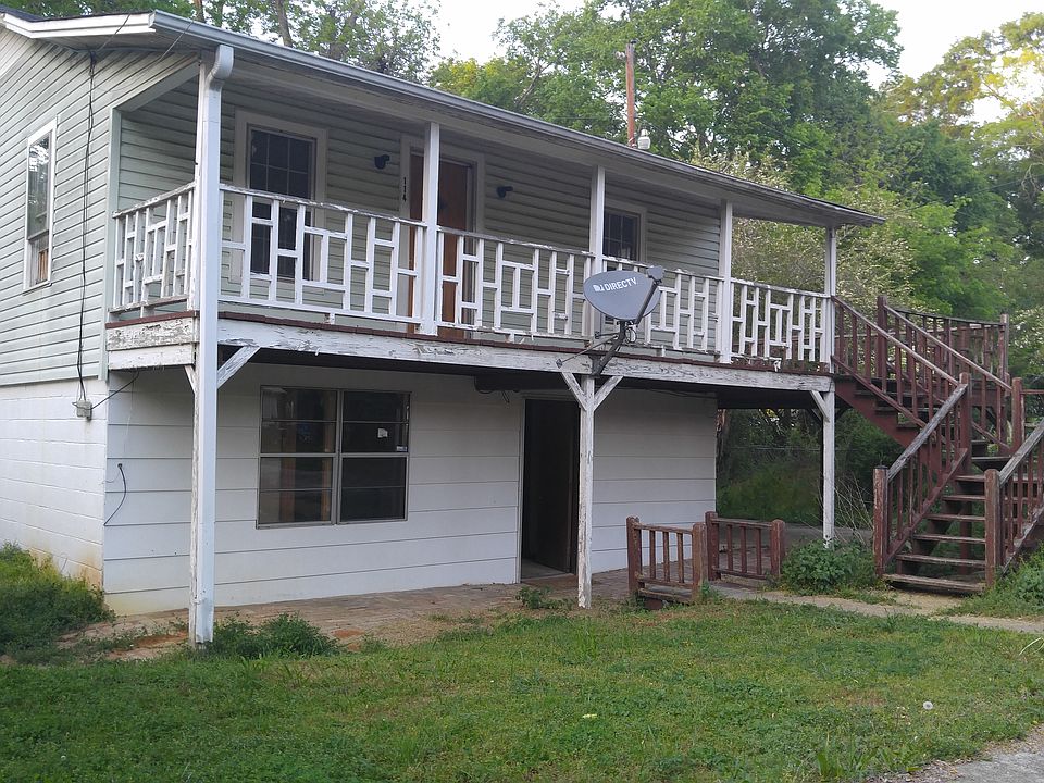 nice decks on the home.