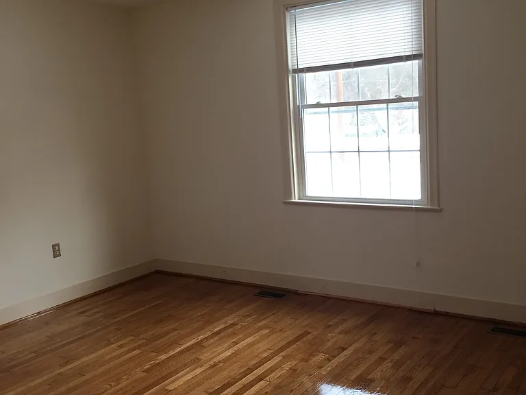 534 Logan St — Photo 9