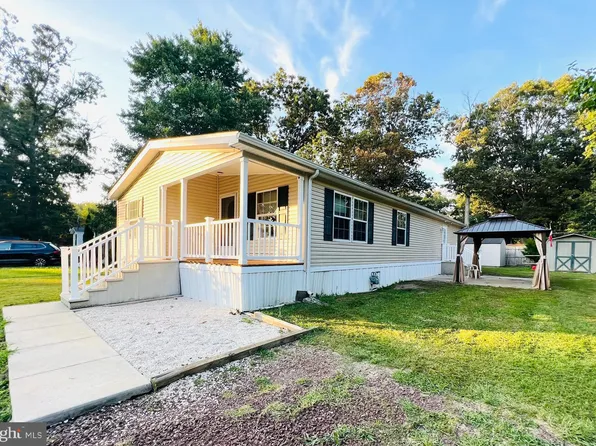 32 Briarwood Ln, Elmer, NJ 08318