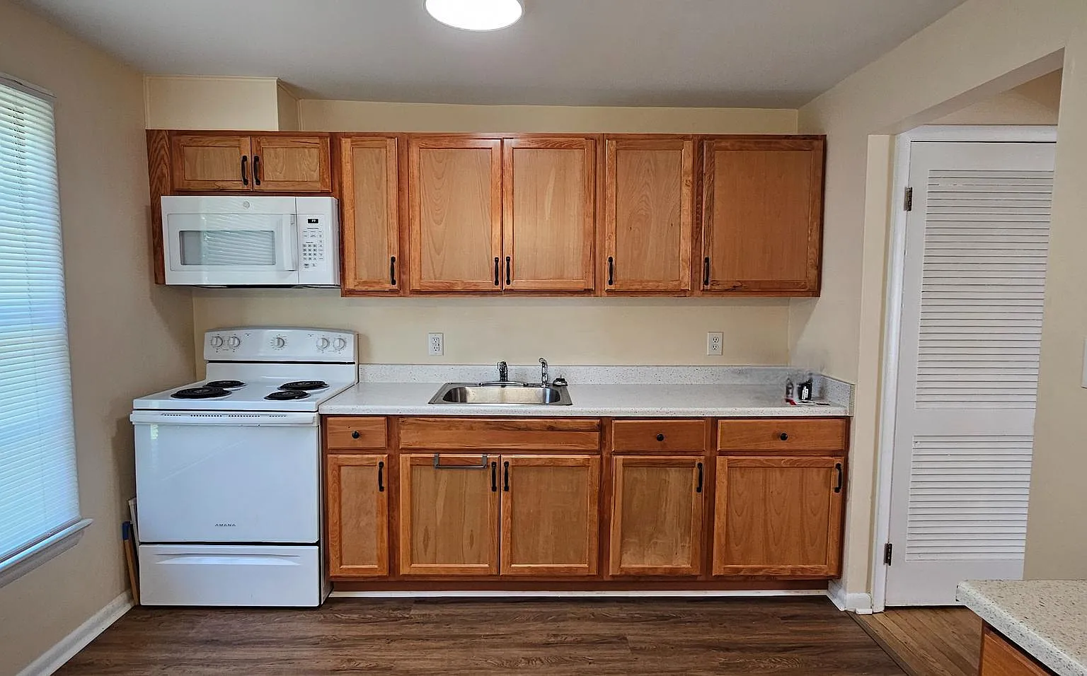 2 bed, 1.0 bath, 900 sqft, $1,250 — Photo 2