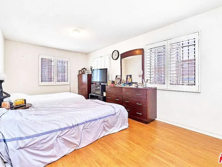 1231 S Harvard Blvd — Photo 4