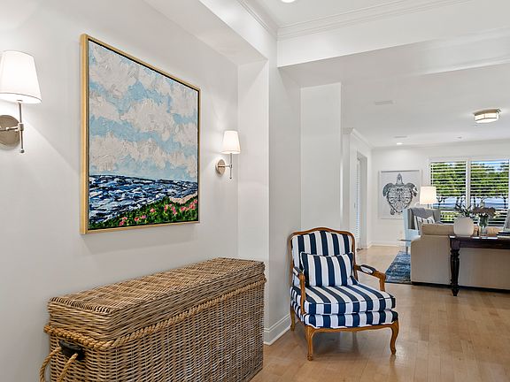4th image of 595 5th Ave NE