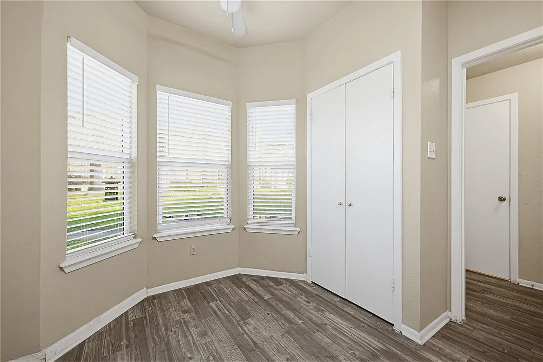 2 bed, 2.5 bath, 1219 sqft, $1,600 — Photo 3
