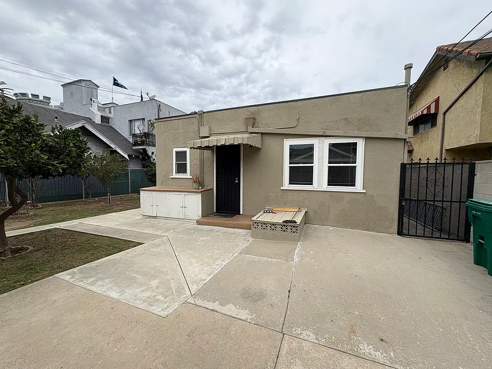 3012 E 7th St #1/2