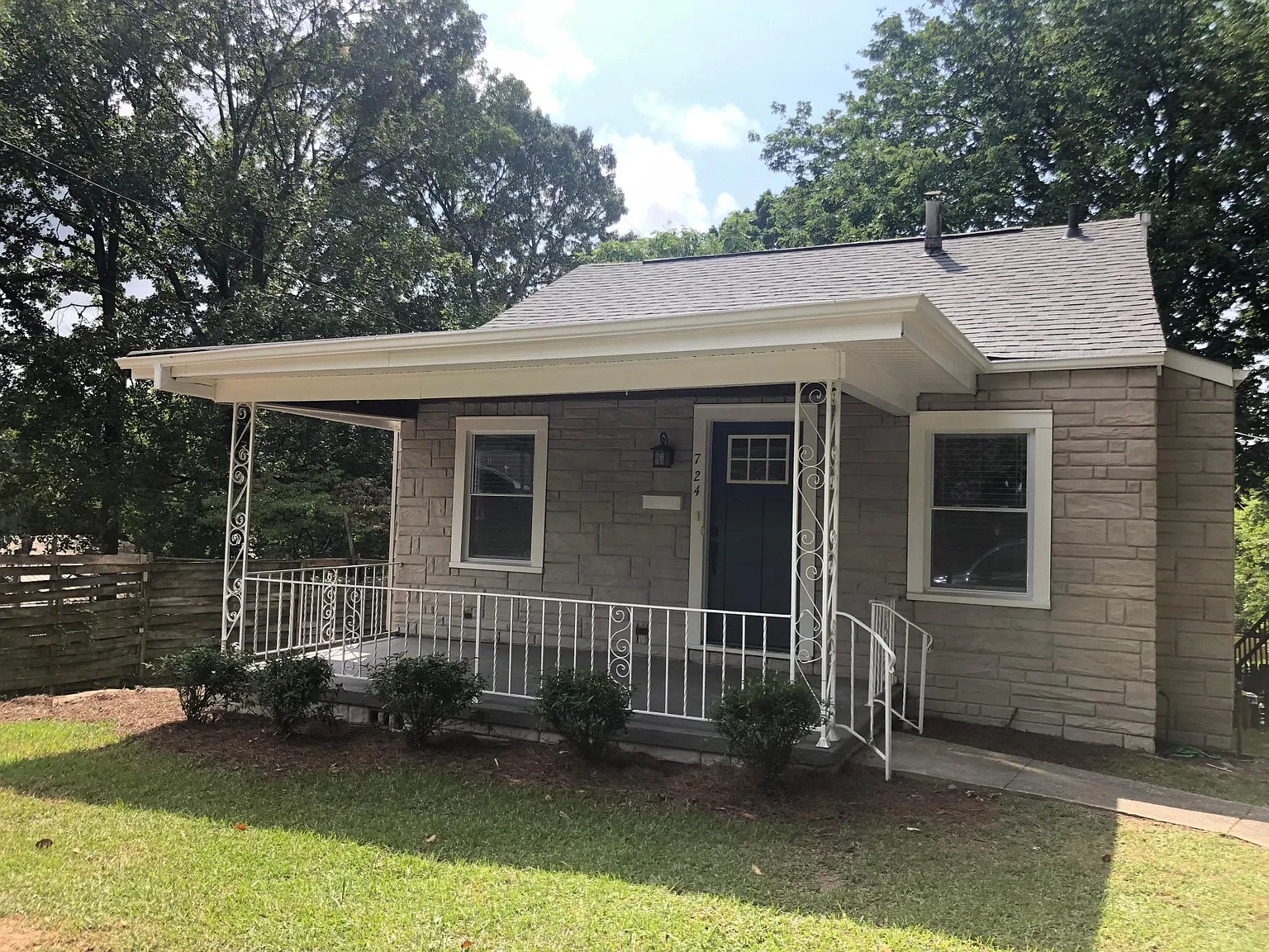 2 bed, 834 sqft, $1,575 — Photo 1