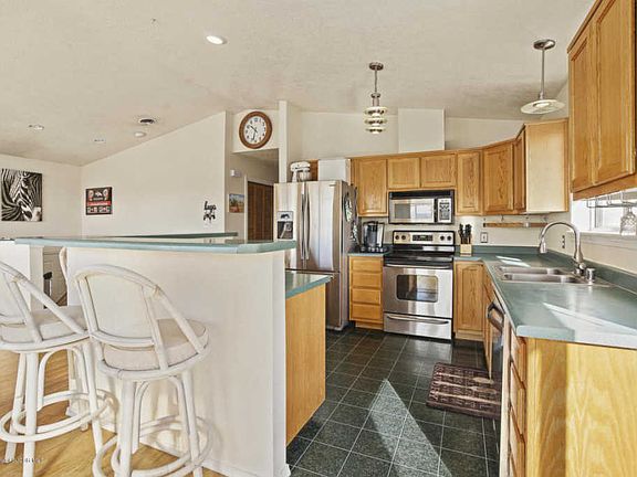 2nd image of 2111 Heights Dr
