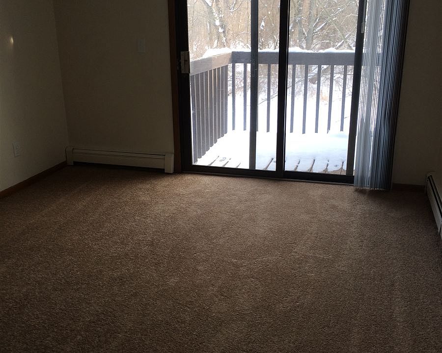 301 S Maple St SE, Caledonia, MI 49316 Zillow