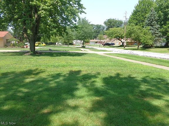 2nd image of 346 Royal Oak Blvd