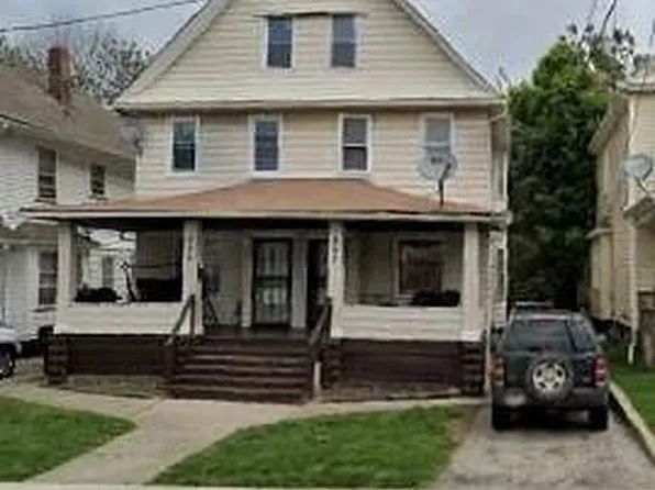 895 Evangeline Rd, Cleveland, OH 44110