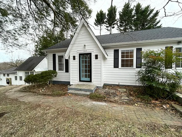 209 Claire St — Photo 3