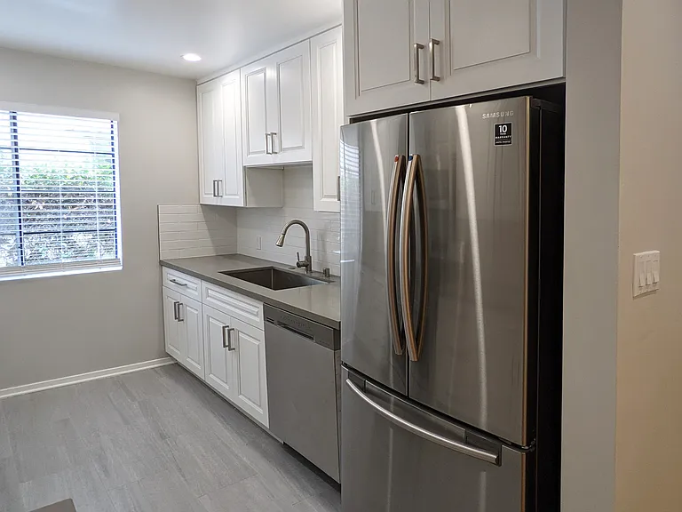 458 S Oakhurst Dr #5 — Photo 7